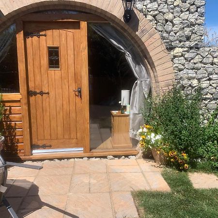 Romantic Escape Luxury Hobbit House With Hot Tub! Sheerness Bagian luar foto