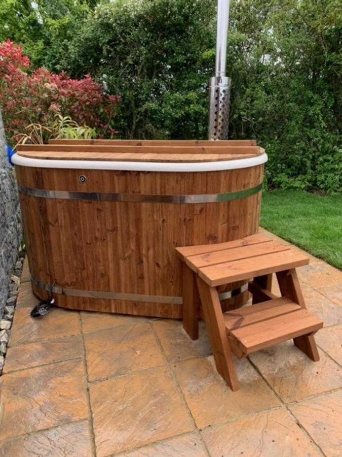 Romantic Escape Luxury Hobbit House With Hot Tub! Sheerness Bagian luar foto