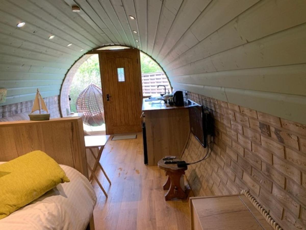 Romantic Escape Luxury Hobbit House With Hot Tub! Sheerness Bagian luar foto