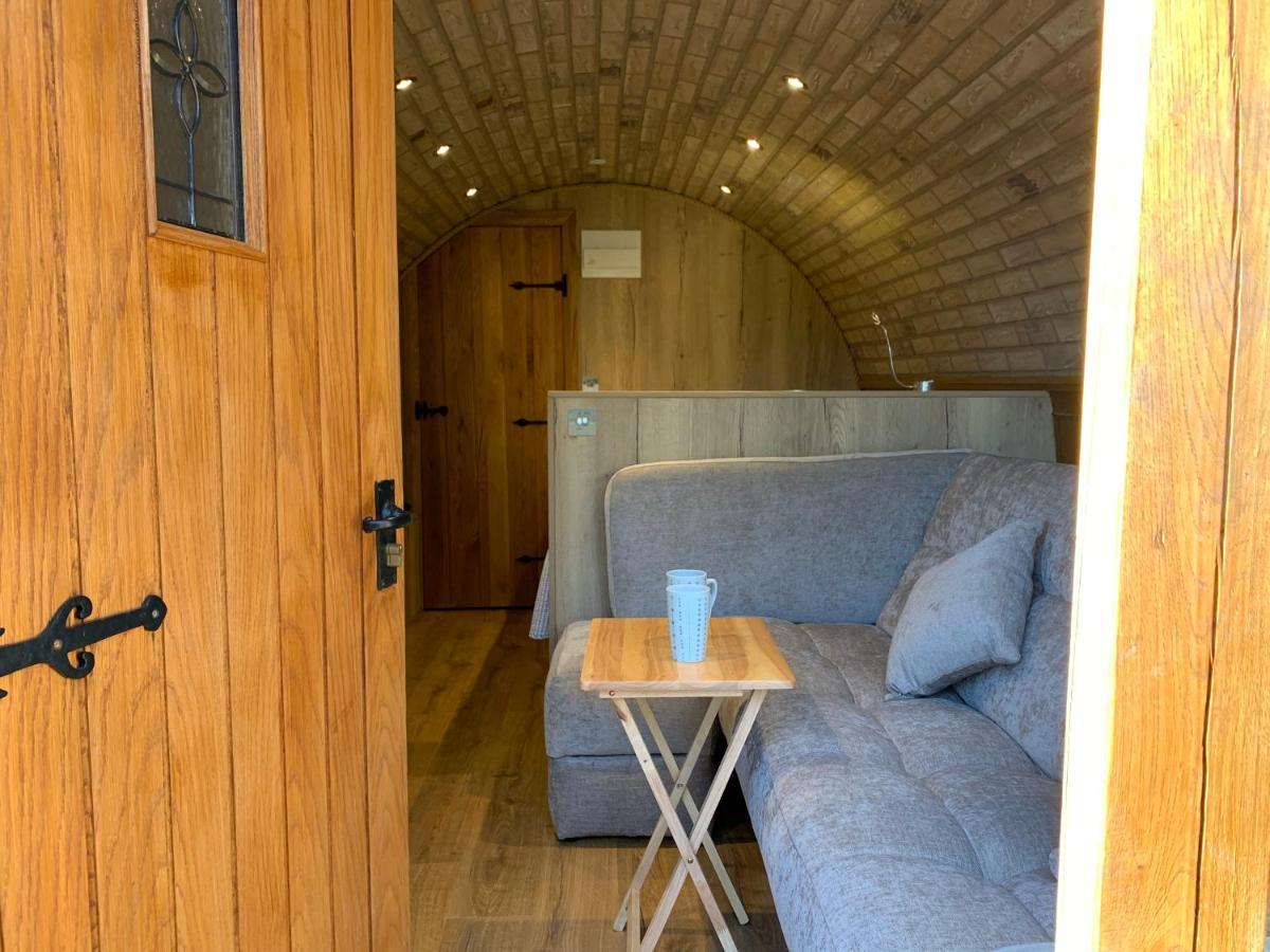 Romantic Escape Luxury Hobbit House With Hot Tub! Sheerness Bagian luar foto