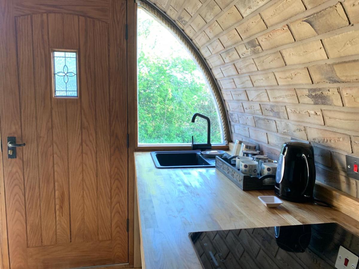 Romantic Escape Luxury Hobbit House With Hot Tub! Sheerness Bagian luar foto