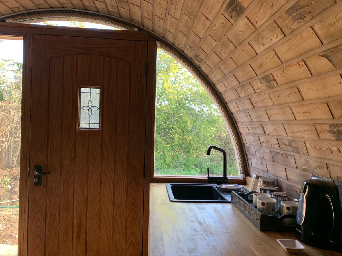 Romantic Escape Luxury Hobbit House With Hot Tub! Sheerness Bagian luar foto