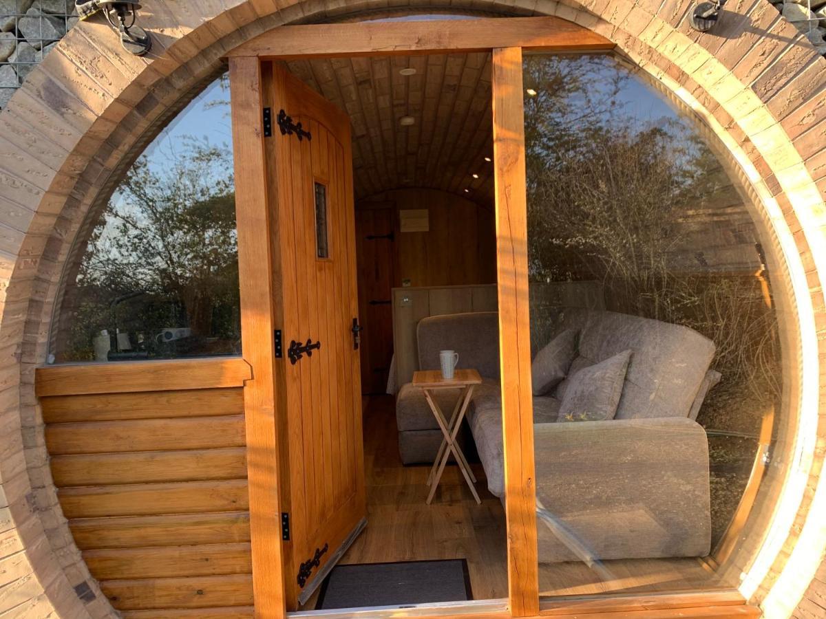 Romantic Escape Luxury Hobbit House With Hot Tub! Sheerness Bagian luar foto